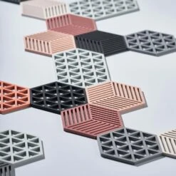 Zone Denmark Triangle Trivet Small, Black -Keuken Pro Verkoop zone denmark triangles trivet nordic sky 8 1